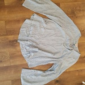 Bell sleeve long sleeve top